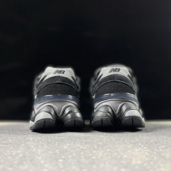 New Balance 9060 Series Grey & Black Running Shoes - Picture 5 of 6